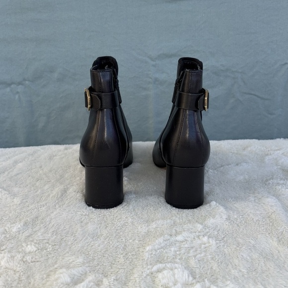 Cole Haan NWOT "Ettie" Bootie 60 Black Size 5.5B Leather Zipper Pointed Toe - Picture 4 of 9